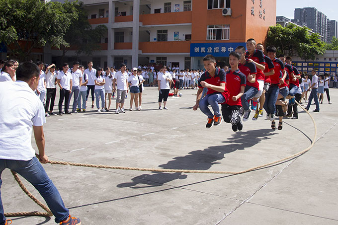 趣味运动会，老师和同学们都玩嗨了！