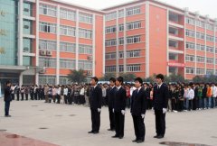 
								为玉树遇难同胞举行降旗默哀仪式-四川新华
							