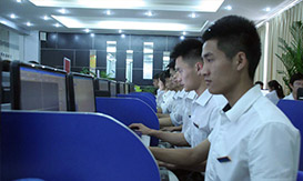 建筑表现项目实训认真上课的学生