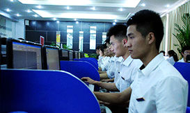 建筑表现项目实训认真上课的学生