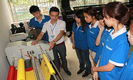 老师指导学生条幅机的实用方法