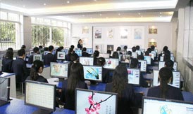 认真上课的学生