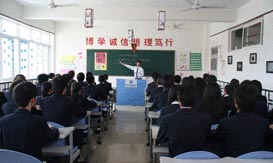 网络工程实训上课的学生